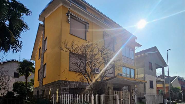 VILLA BIFAMILIARE