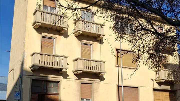 NOVARA SAN MARTINO DUE LOCALI CON BOX